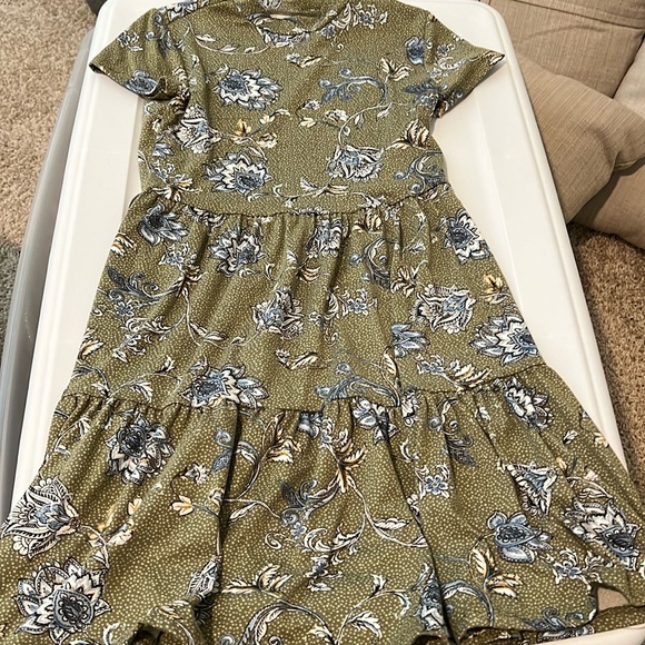 Other - Girls size small short sleeve mock neck dress